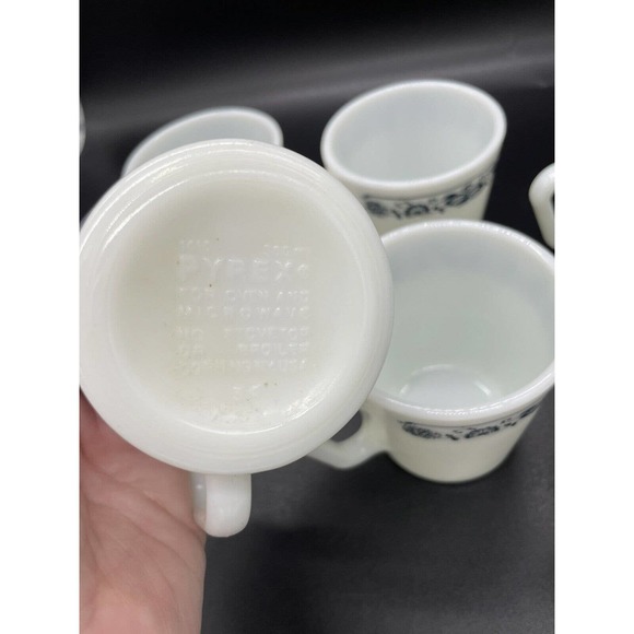 Vintage Pyrex #1410 Coffee Mug, OLD TOWN BLUE ONION Milk Glass Mug Cup D Handle - Picture 6 of 8